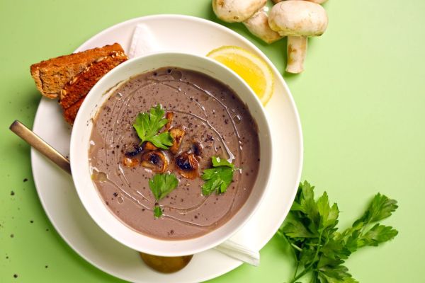 Quelles sont les recettes de soupes réconfortantes et économiques à préparer ?